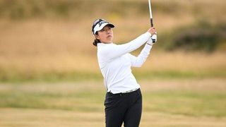 비바람 뚫은 신지은, 5타 차 단독선두...10년 만의 LPGA 우승 눈앞