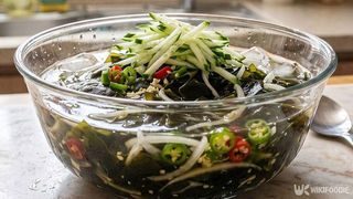 "새콤칼칼한 국물에 얼음 동동"… 미역냉국은 이 레시피가 가장 맛있어요