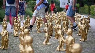 사라진 모차르트 조각상…한달 만에 미니어처 210점 도난