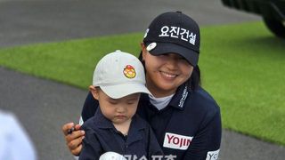 [IS 인터뷰] '18번 홀의 마법'' 어느새 공동 선두 오른 디펜딩 챔피언, 신다인 "써닝포인트는 좋은 기운 주는 곳, 최초 2연패 도전"
