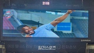 [IS 스타] 두산팬 앞에서 춤사위...데뷔포 포함 장타 2개→모처럼 웃은 세베리노