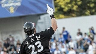 ‘홈런 연속 두 번’ 오스틴 하드캐리... LG, 삼성 4-3 꺾고 4연패 탈출